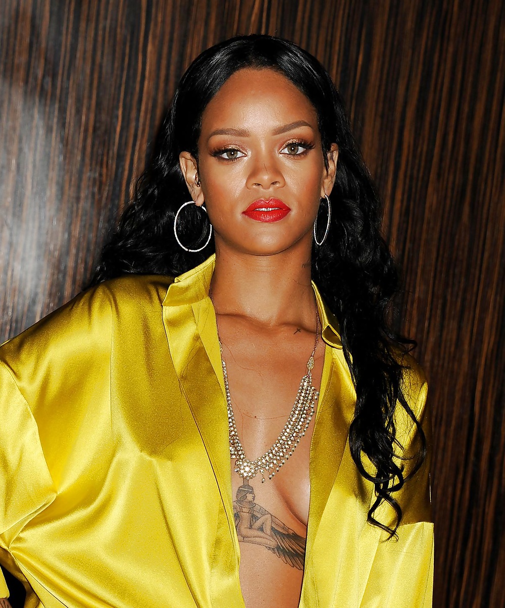 Rihanna Sexy Bitch #12047798