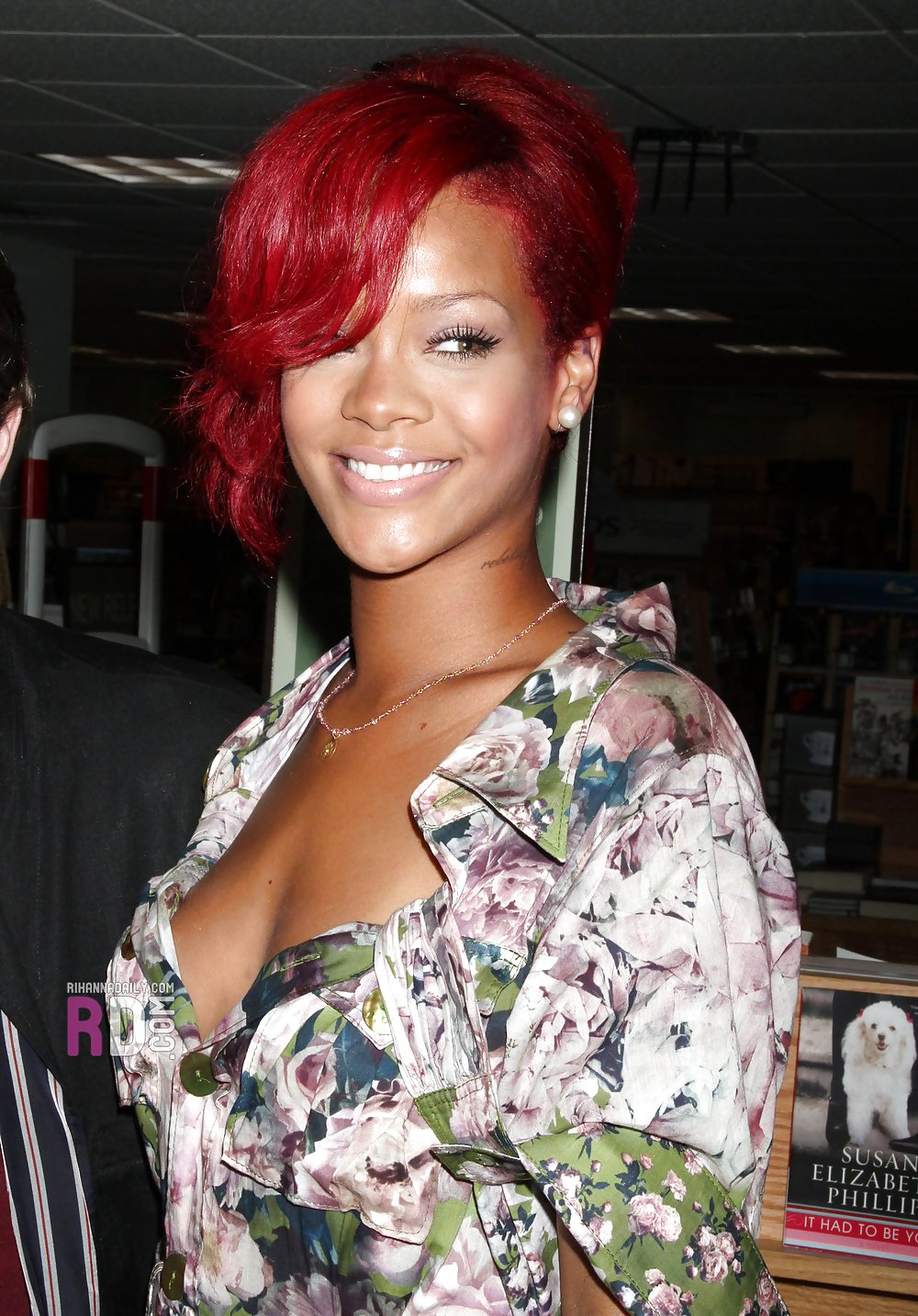 Rihanna sexy bitch #12047973