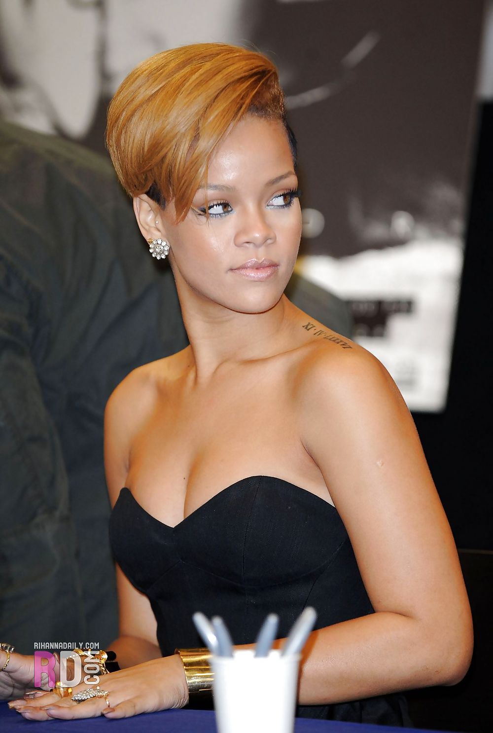 Rihanna perra sexy
 #12048107