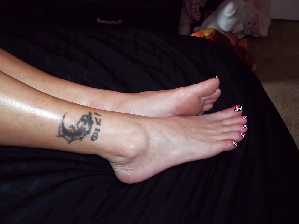 Le lunghe gambe abbronzate di Chance e le sexy dita dei piedi rosa
 #8212038