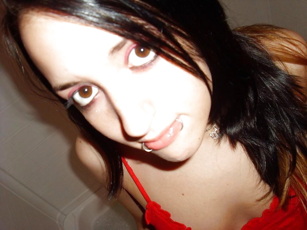 Emoelli from smutdates.com
 #6505604