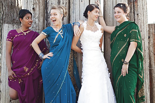 Las chicas blancas se encuentran en la India
 #13317423