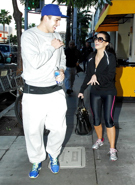 Kim kardashian sale al exterior
 #2339946