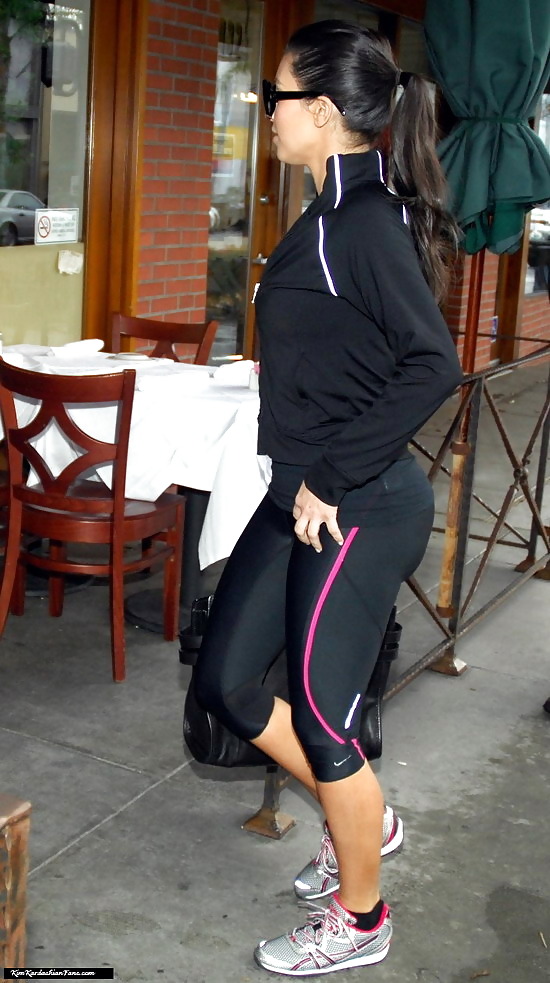 Kim Kardashian Va à L'extérieur #2340029