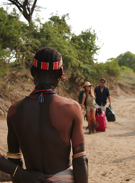 Donne bianche in vacanza in tribù africane poligame
 #16970423