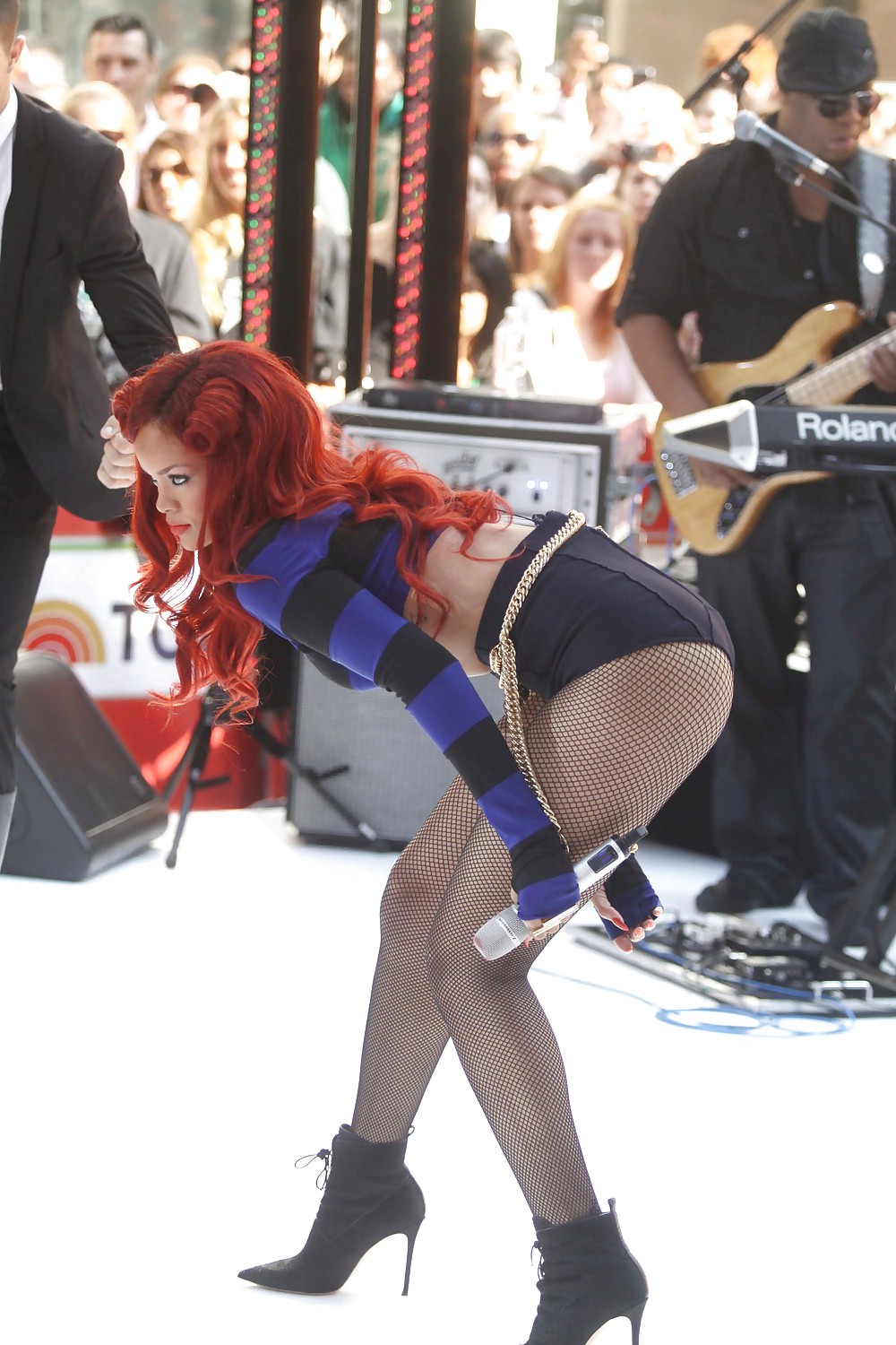 Rihanna Performs on Today Show in New York #4962262