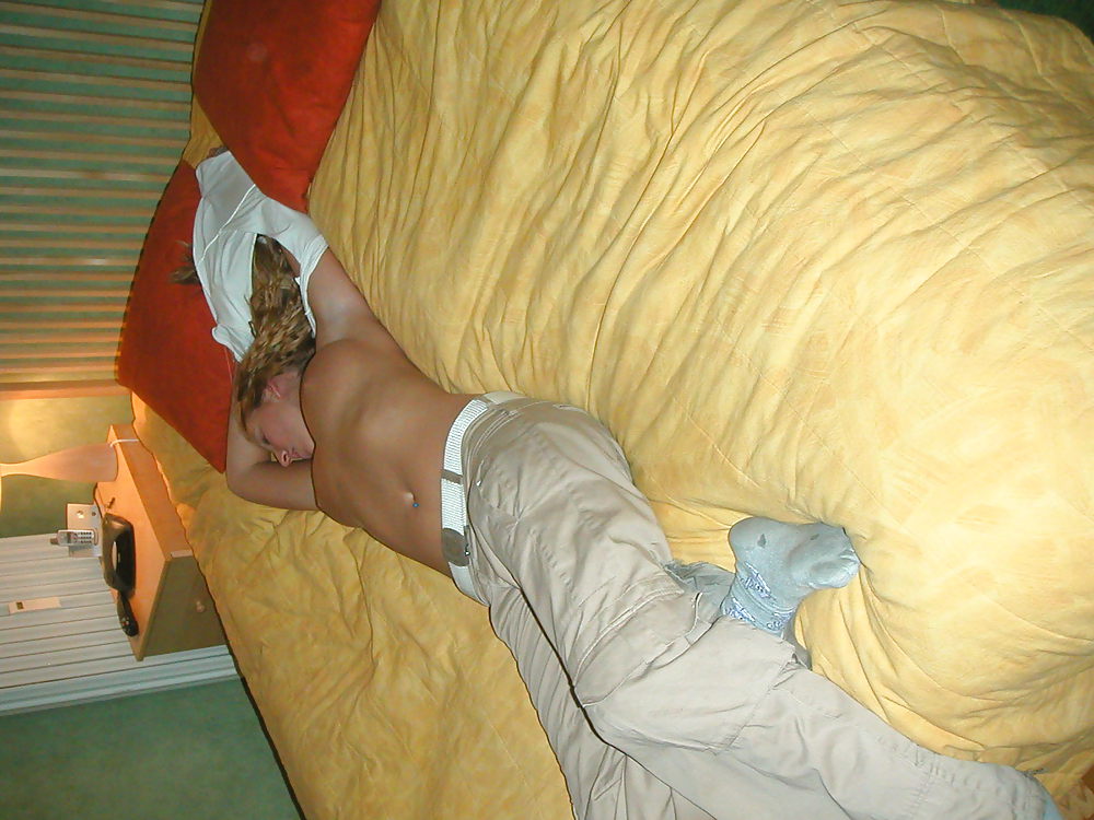 Joven caliente con su bf.3 por coolbudy
 #7773601