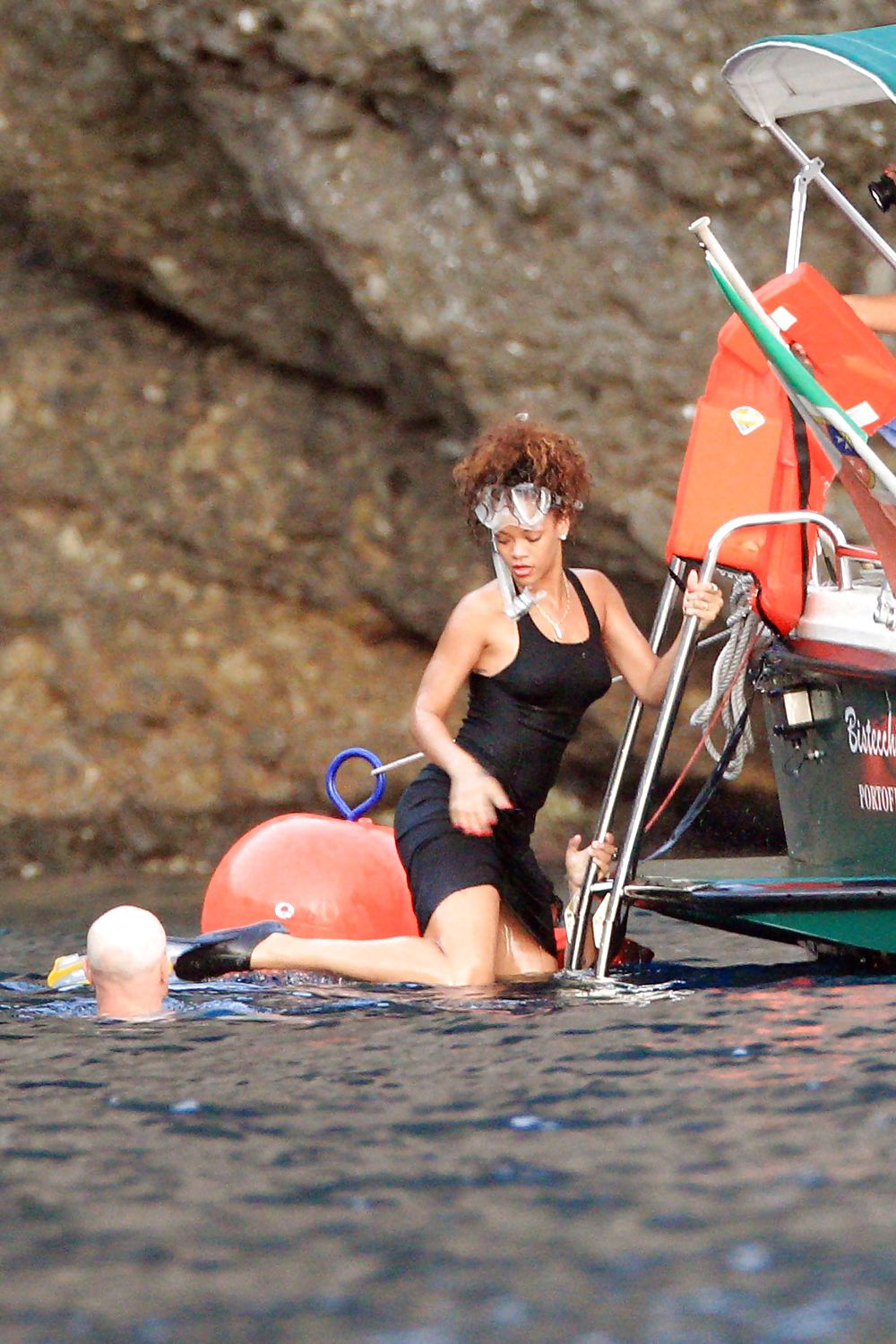 Rihanna Schwimmen Wpokies In San Fruttuoso Bucht Italien #5990927