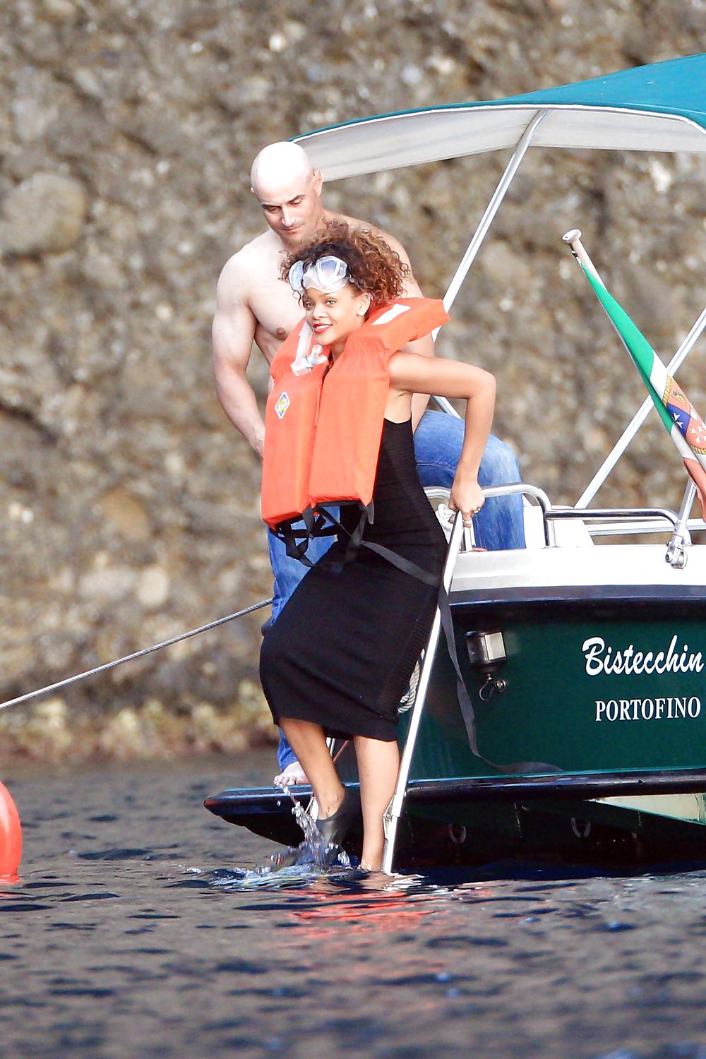 Rihanna Schwimmen Wpokies In San Fruttuoso Bucht Italien #5991001