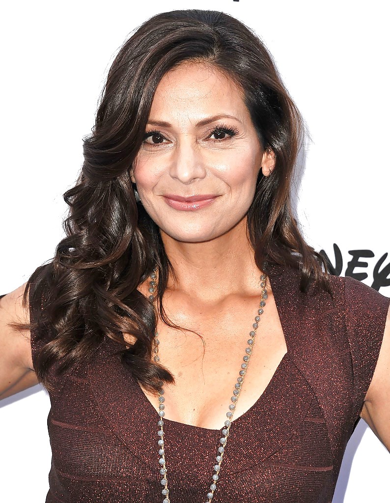 Constance Marie Nice Sexy Body And Hot Cleavage #19189589