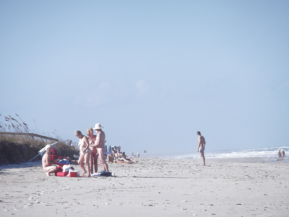 Mit Einigen Neuen Freunden An Den Strand Zurück #14936037