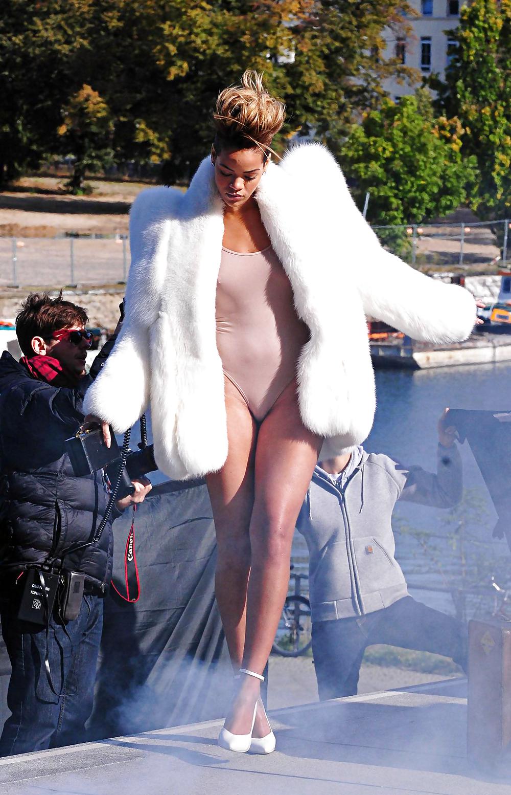 Rihanna Ass & BooB #9885598