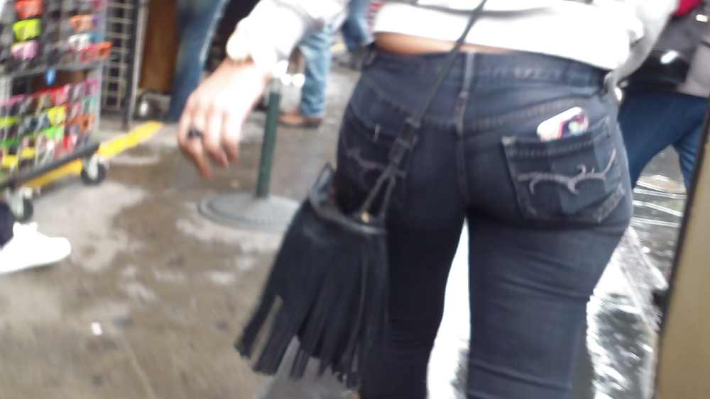 Mégots Et Le Cul En Jeans Shorts Et Bikinis Compilation #14613539