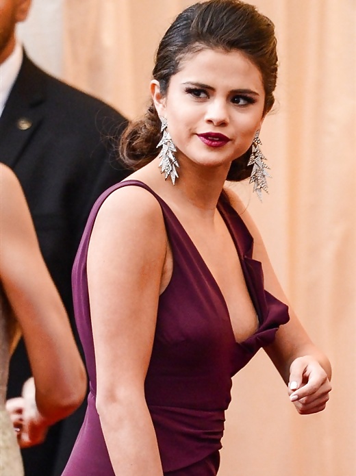 Selena gomez
 #12449874