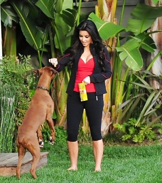 Kim kardashian beso
 #13274701