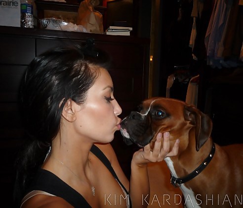 Kim kardashian beso
 #13274797