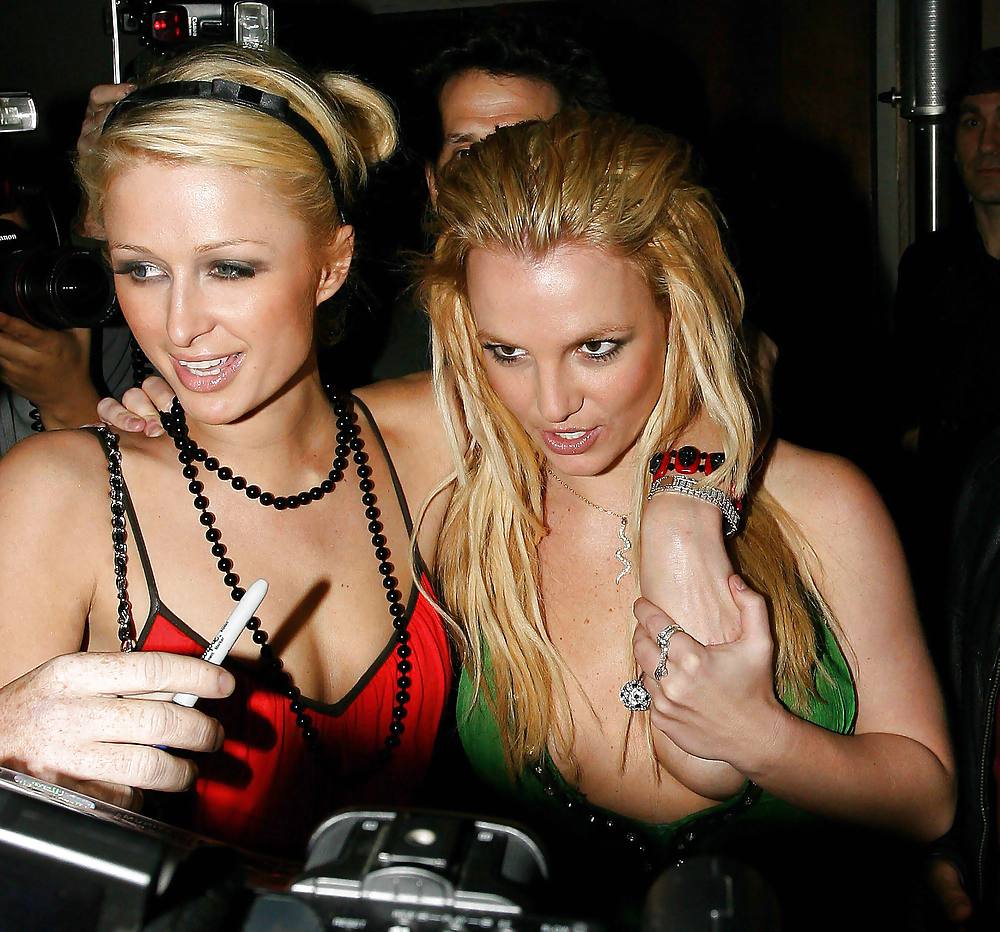 Birtney Spears' and Paris Hilton' s Pussy via Upskirt #20136175