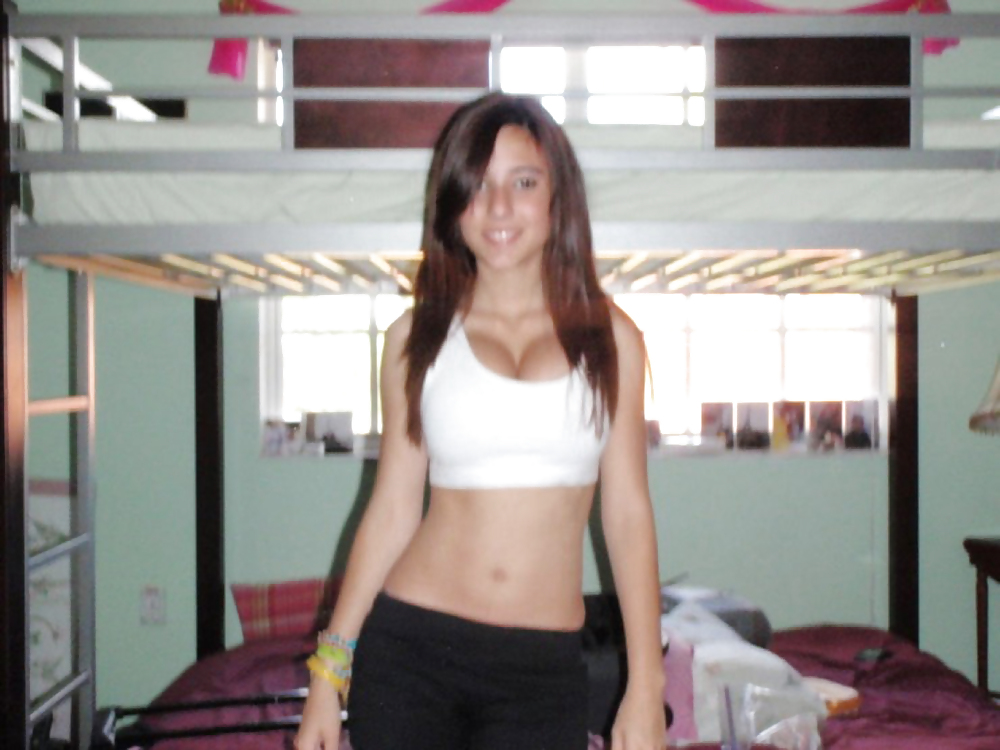 Joven delgada sexy con tetas grandes
 #4724453