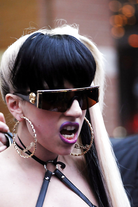 Lady Gaga che lascia il suo hotel a Toronto
 #3043199