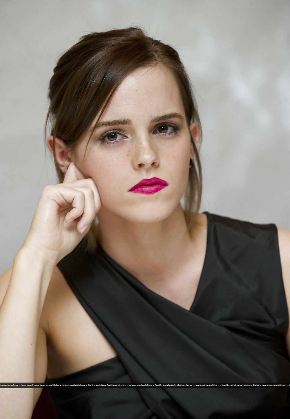 Emma Watson Heavy red lipstick  #11378847
