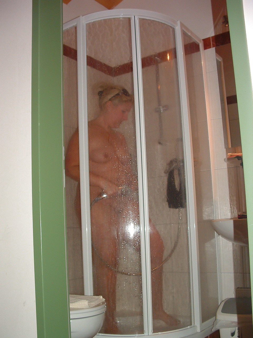 Helen sotto la doccia
 #19933558