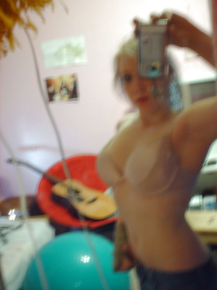 Selfshot 11 #18133316