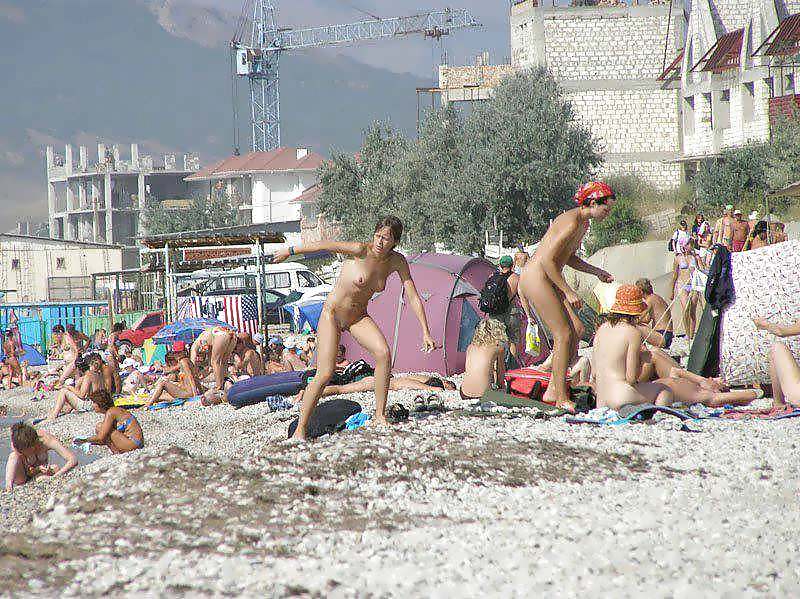 Diversión en la playa desnuda
 #2926912