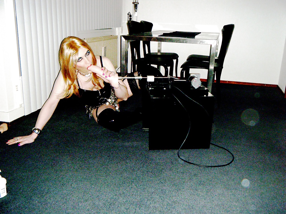 Gina playing with her fucking machine #4467520