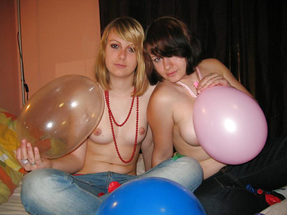 Chicas con globos
 #19354558