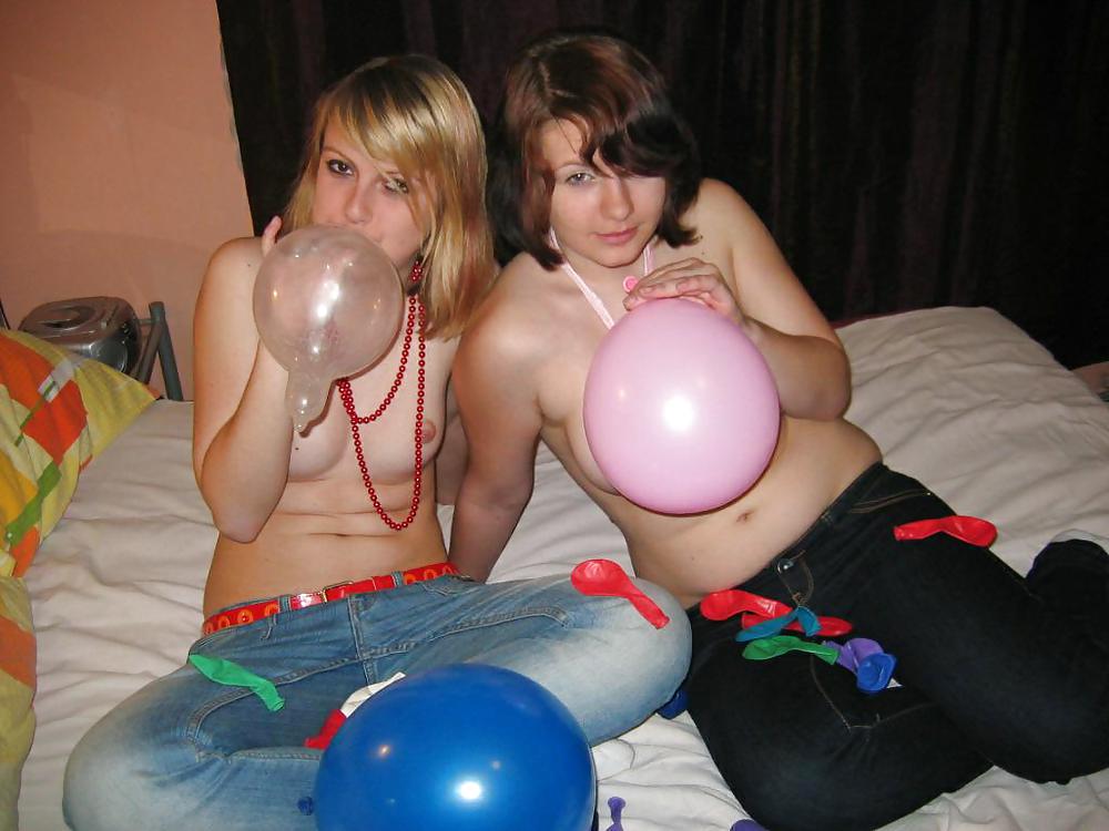 Chicas con globos
 #19354625