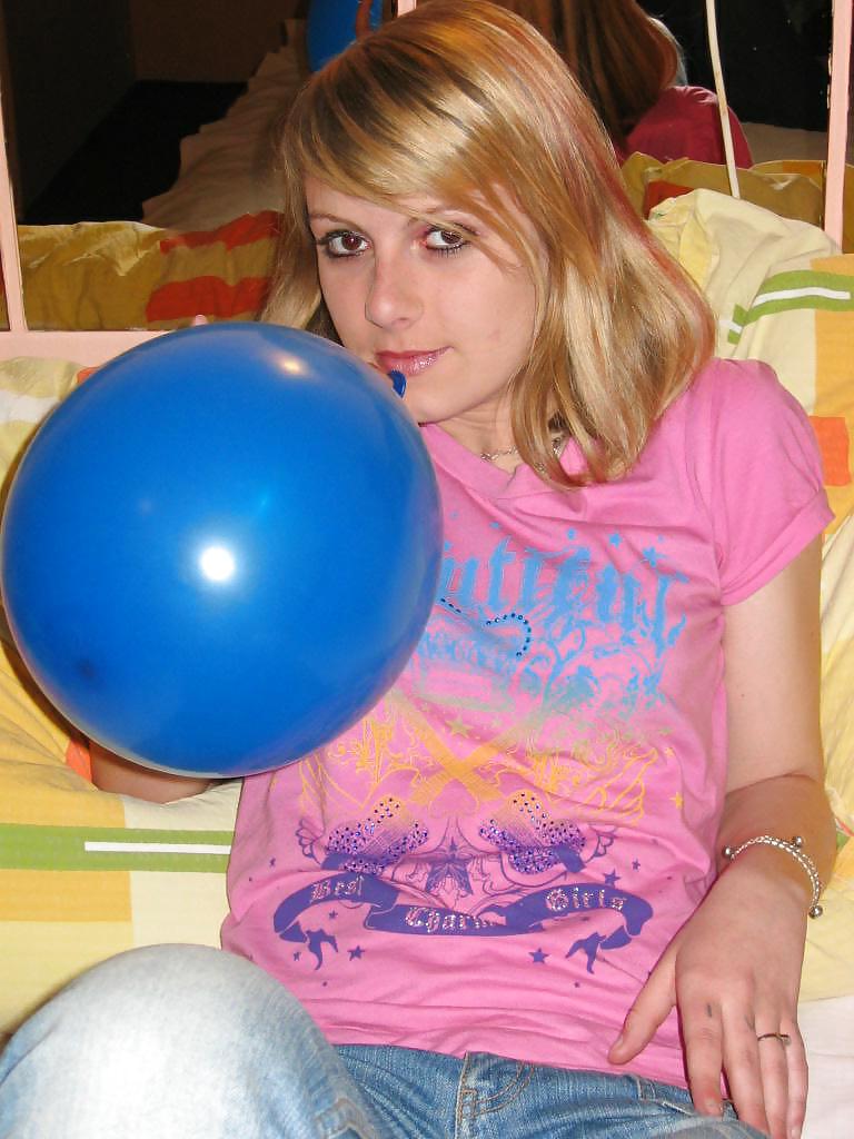 Chicas con globos
 #19354990