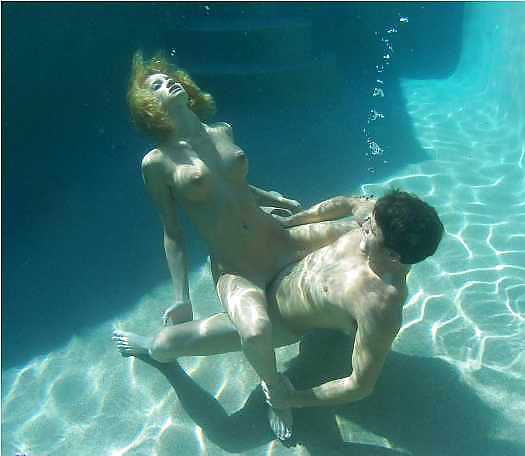 Sexo bajo el agua
 #18849507