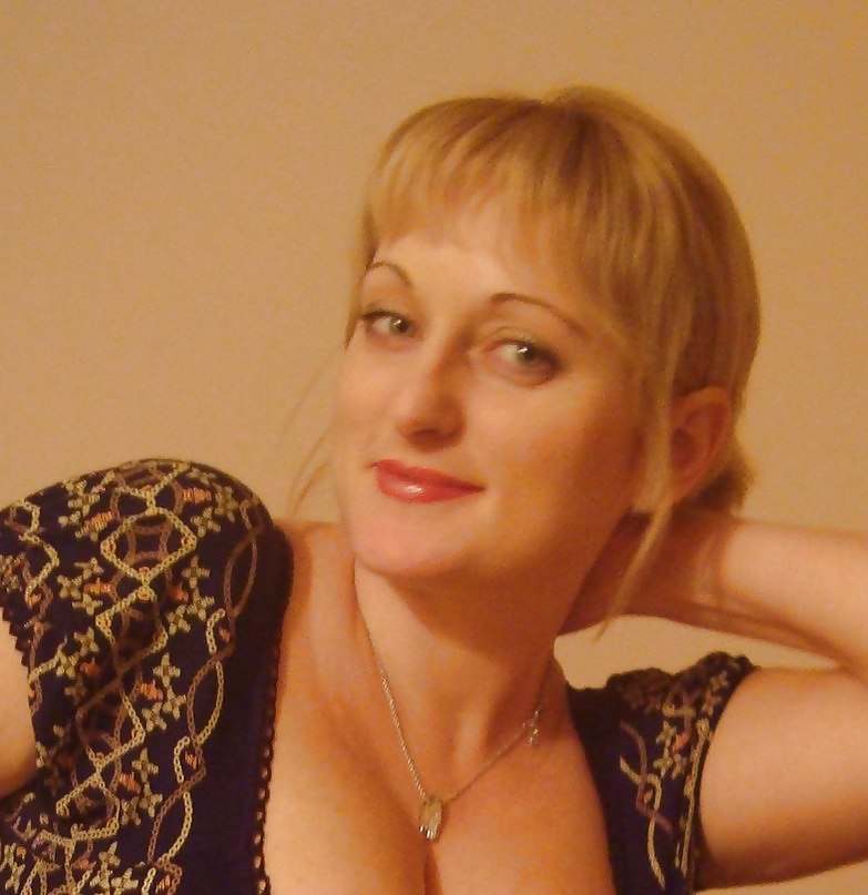 Vollbusige MILF Gigi (nicht Nackt) #20973300