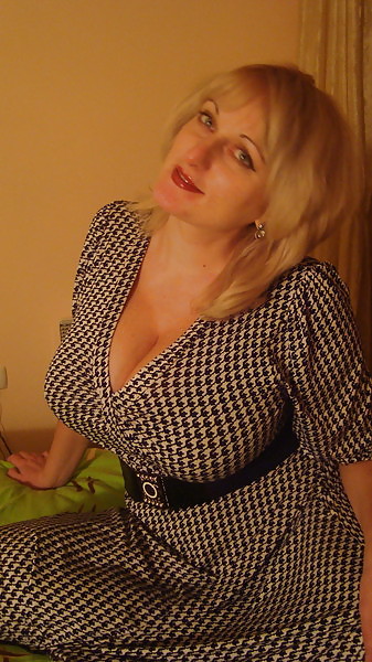 Vollbusige MILF Gigi (nicht Nackt) #20973547