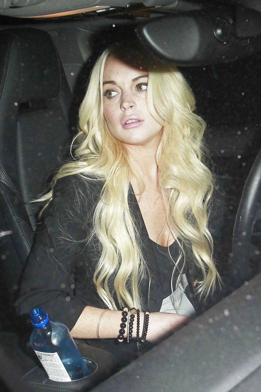 Lindsay lohan leggy saliendo de una peluquería en beverly hills
 #5545744