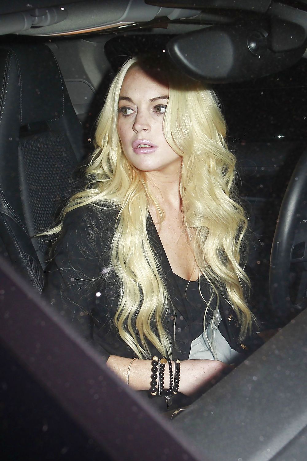 Lindsay lohan leggy saliendo de una peluquería en beverly hills
 #5545766