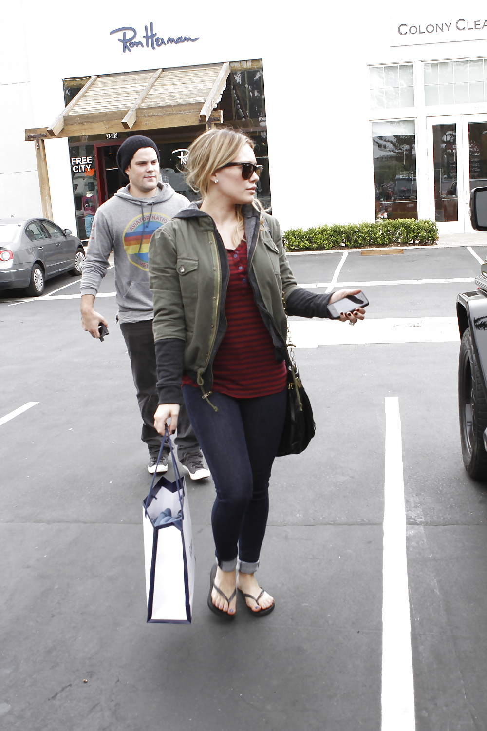 Hilary duff - en jeans mientras sale en los angeles
 #5209630