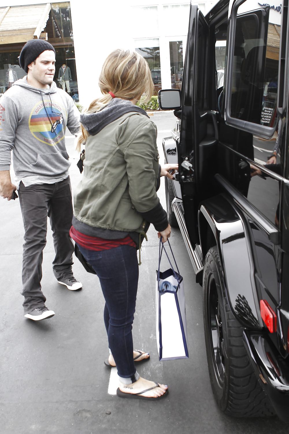 Hilary duff - en jeans mientras sale en los angeles
 #5209664