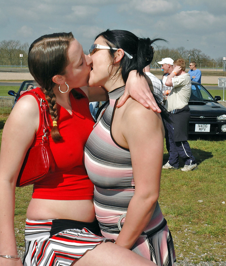 Collezione di ragazze amatoriali che si baciano a caldo!
 #4972986