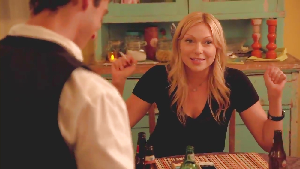 Laura prepon fumando
 #16744087