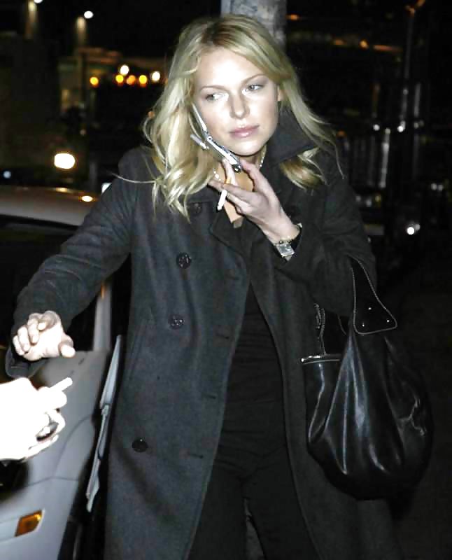 Laura prepon fumando
 #16744199