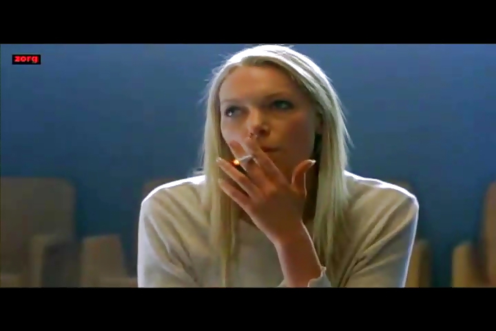 Laura prepon fumando
 #16744343