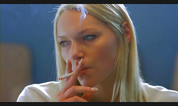 Laura prepon fumando
 #16744349