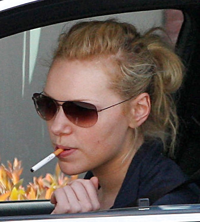 Laura prepon fumando
 #16744380