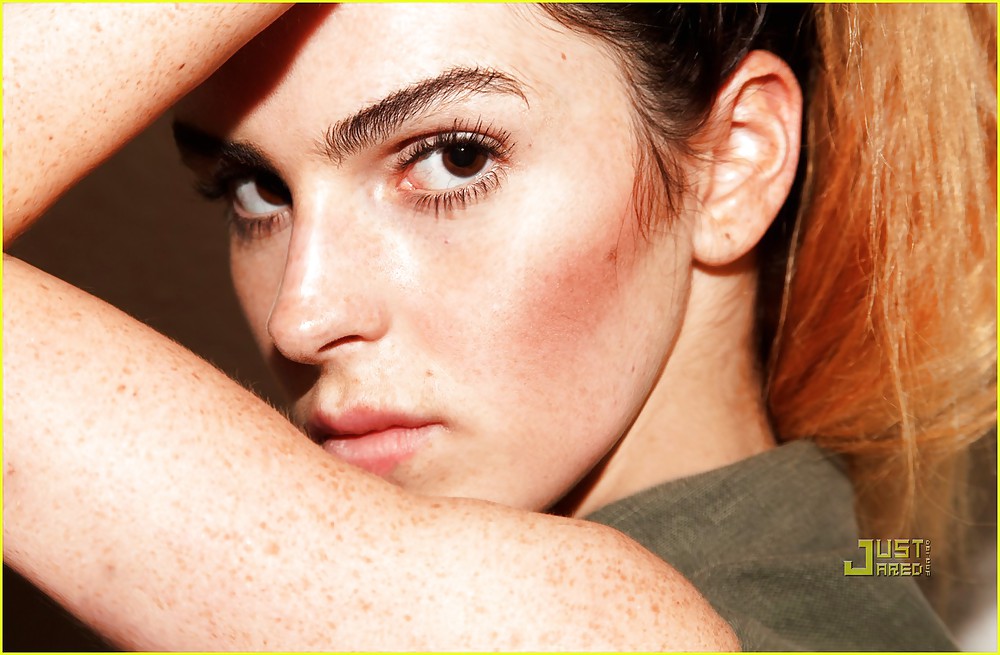 Ali lohan
 #18096696