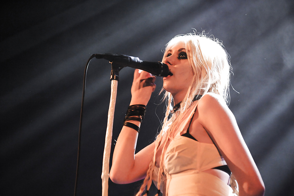 Taylor Momsen performing at the Trianon in Paris #4184462