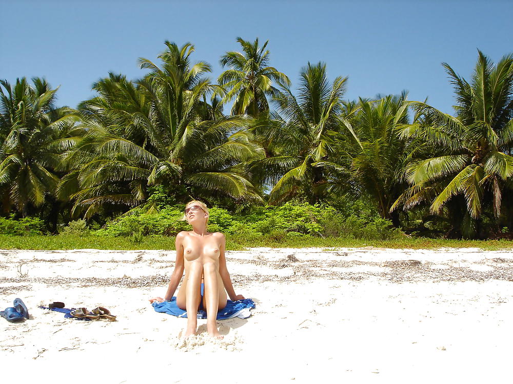 裸のビーチの楽しみ
 #3347172