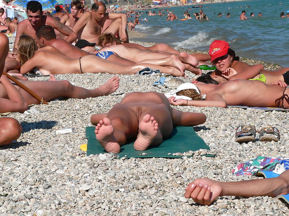 Divertimento sulla spiaggia nuda
 #3347233