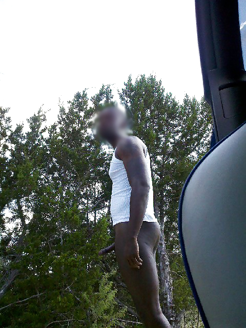 Hombre negro desnudo al aire libre 6
 #20269182