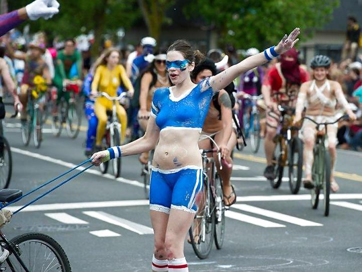 Desnudo pintado damas en público galería fetiche 3
 #19033635